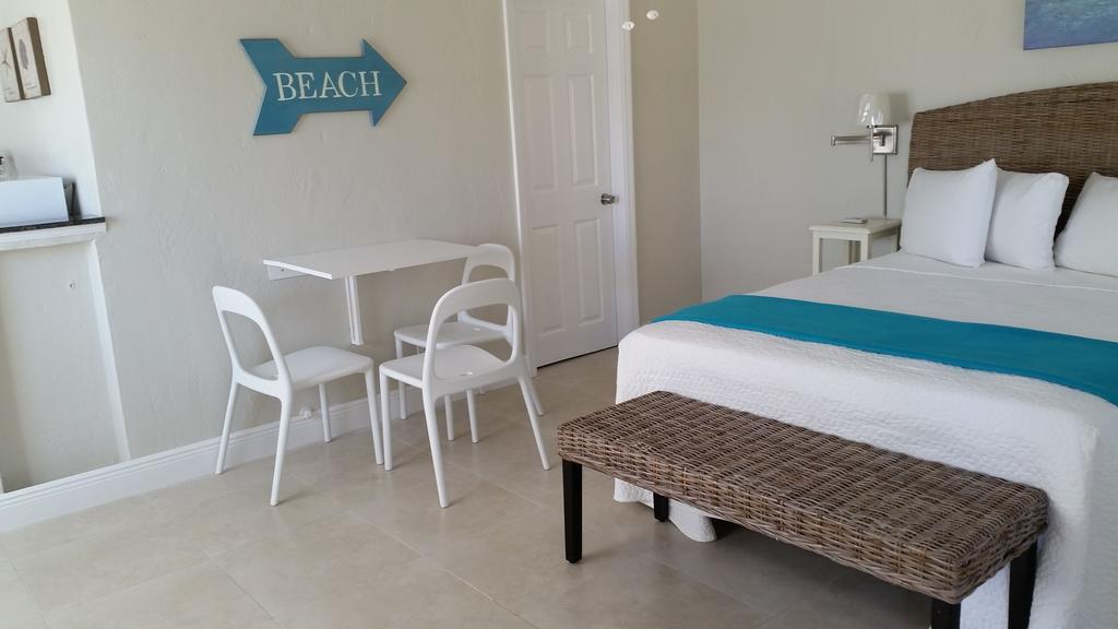 Hollywood Broadwalk Oceanside Hotel Room photo