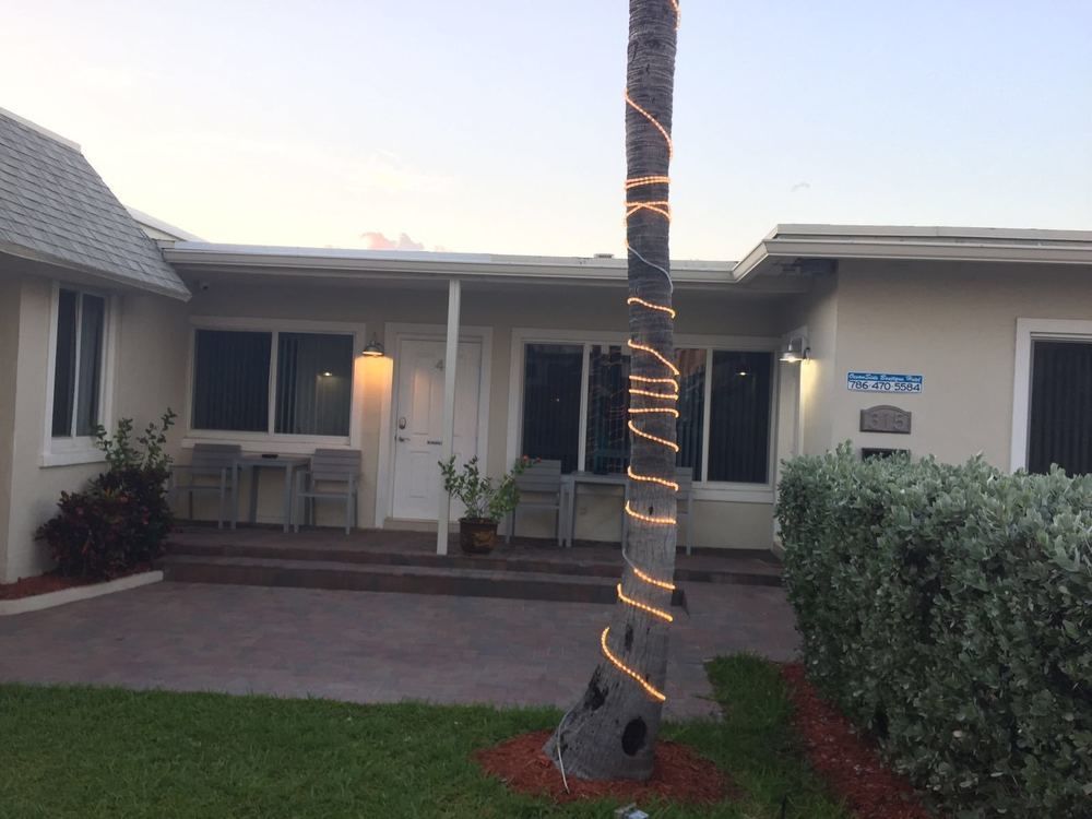 Hollywood Broadwalk Oceanside Hotel Exterior photo